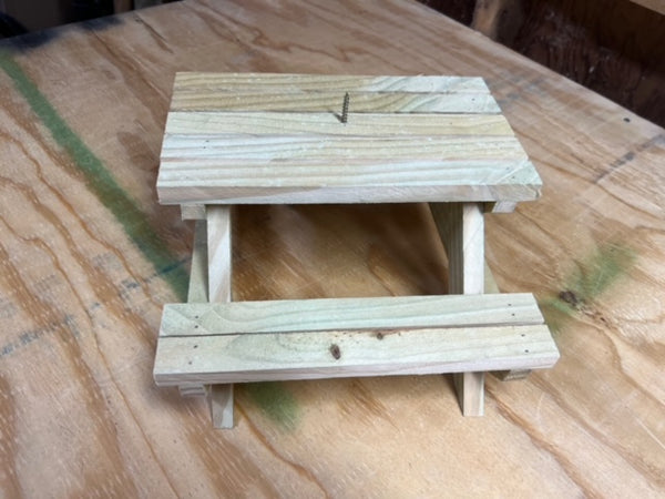 70009 Wood Squirrel Feeder Mini Picnic Table JV-123