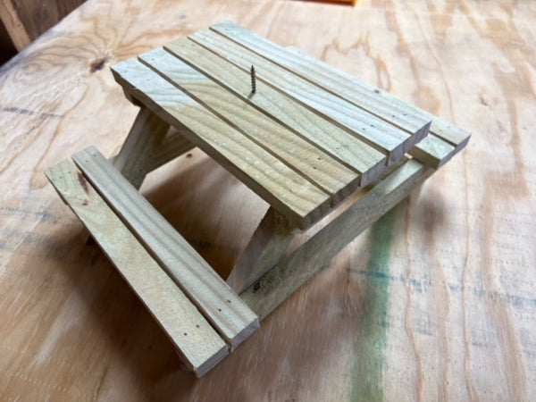 70009 Wood Squirrel Feeder Mini Picnic Table JV-123