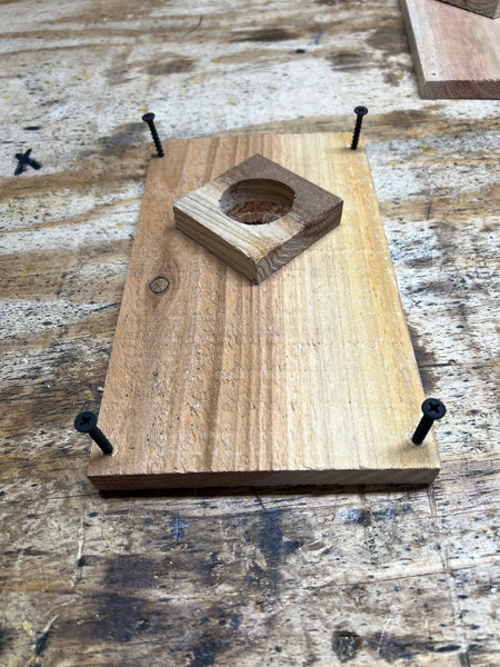 20124 Cedar Wood Birdhouse Kit ASSEMBLY REQUIRED