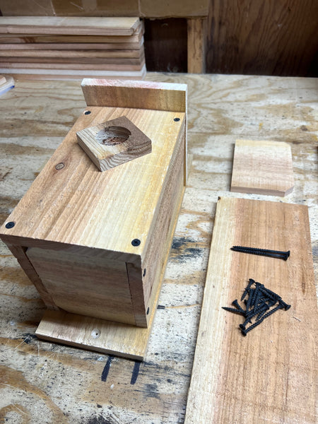 20124 Cedar Wood Birdhouse Kit ASSEMBLY REQUIRED