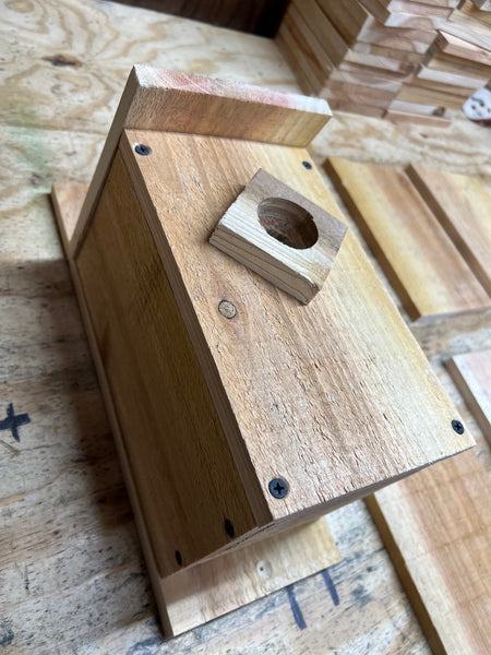 20124 Cedar Wood Birdhouse Kit ASSEMBLY REQUIRED