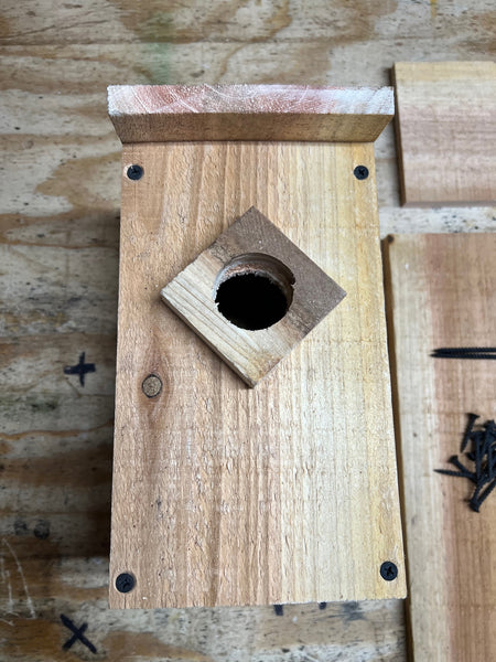 20124 Cedar Wood Birdhouse Kit ASSEMBLY REQUIRED