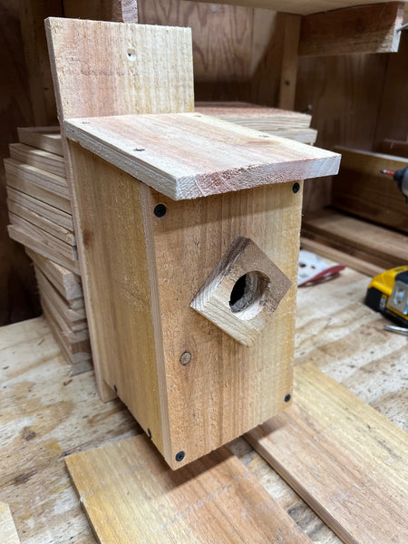 20124 Cedar Wood Birdhouse Kit ASSEMBLY REQUIRED