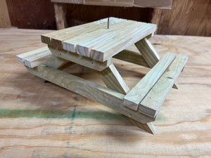 70009 Wood Squirrel Feeder Mini Picnic Table JV-123