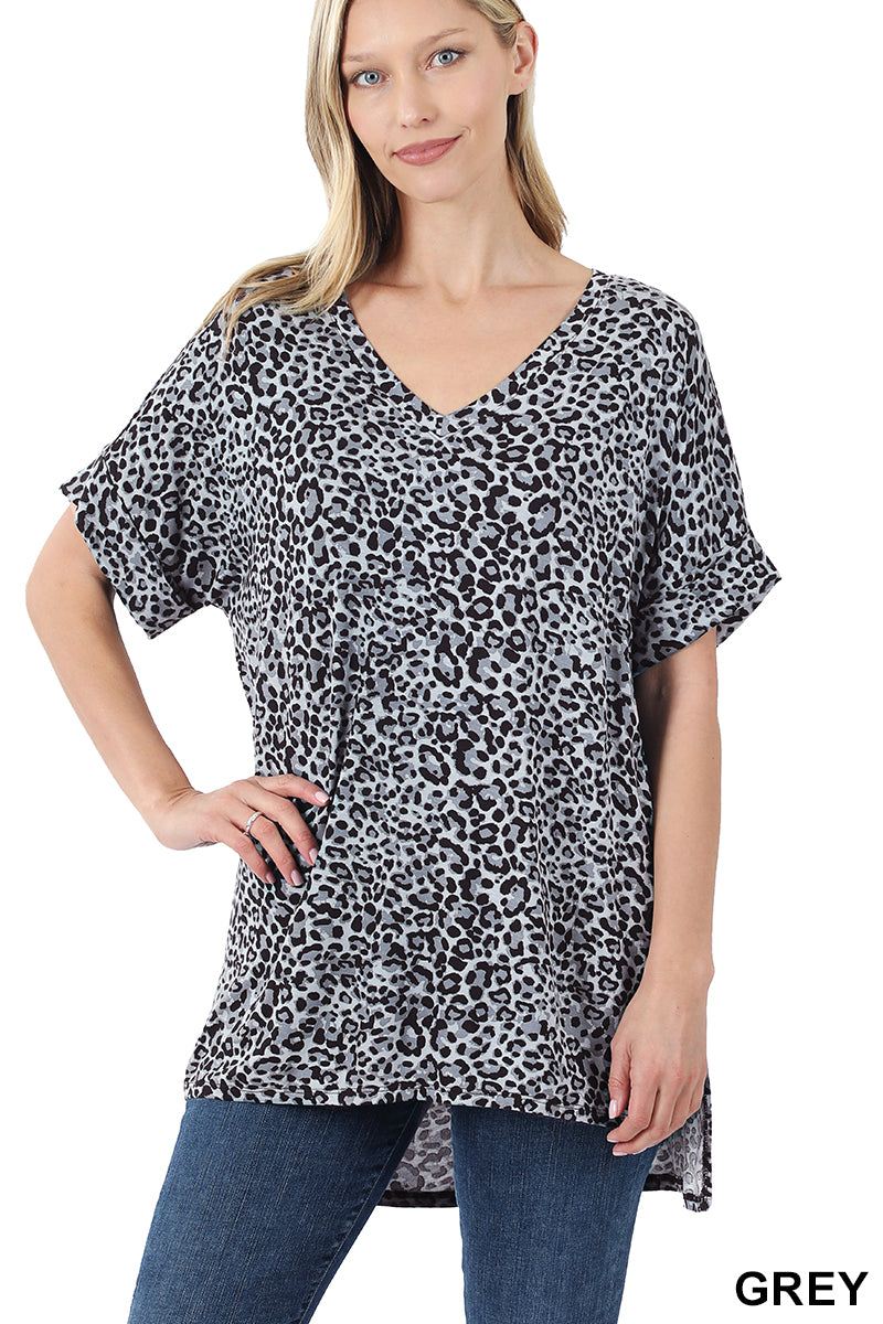 11194 1/4S Rolled V Neck HiLo TOP in GREY LEO